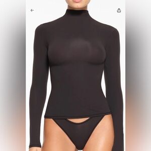 SKIMS Long Sleeve Scoop Neck Top in Dark Brown